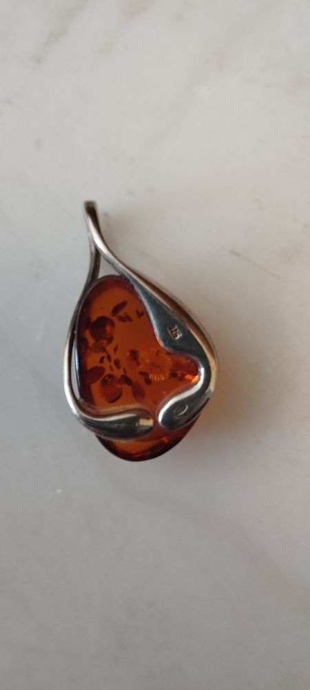Pendentif Ambre 30 Ribiers (05)