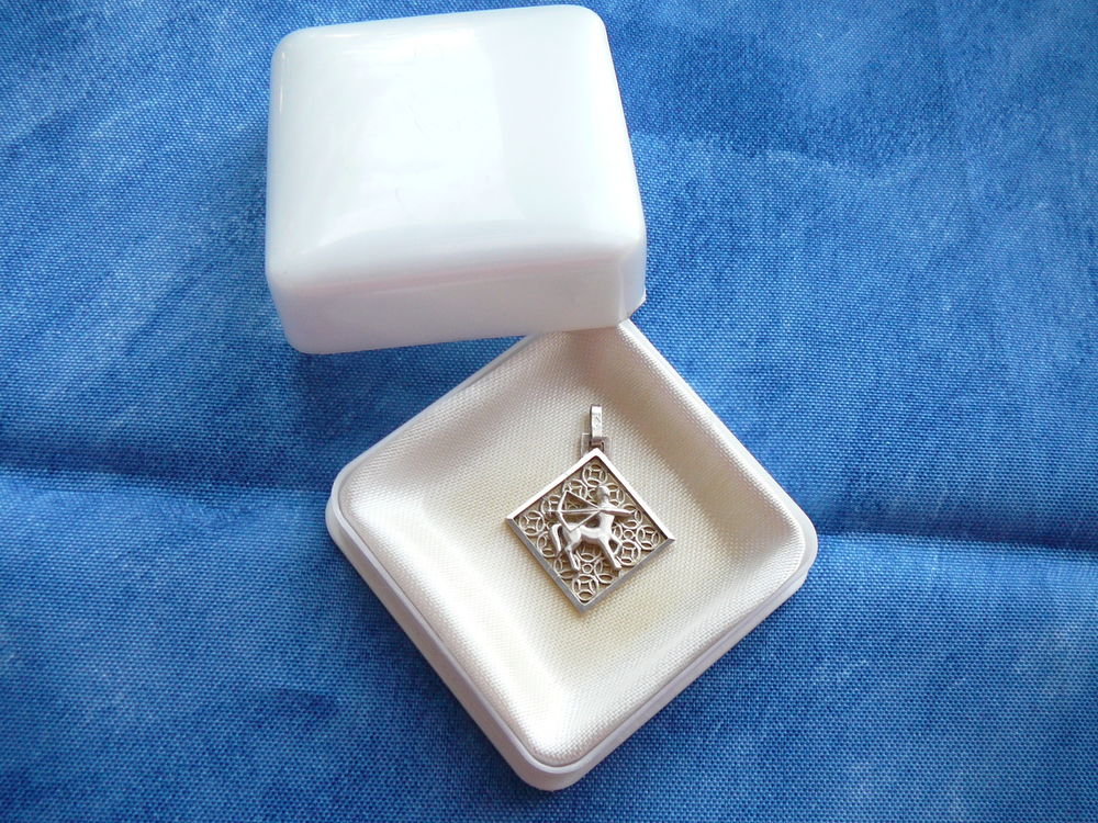 Pendentif argent  SAGITTAIRE  18 Montlu�on (03)