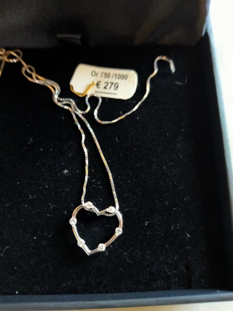 Pendentif or 18 Carras deux coeurs accoler or Blanc 150 Mori�res-l�s-Avignon (84)