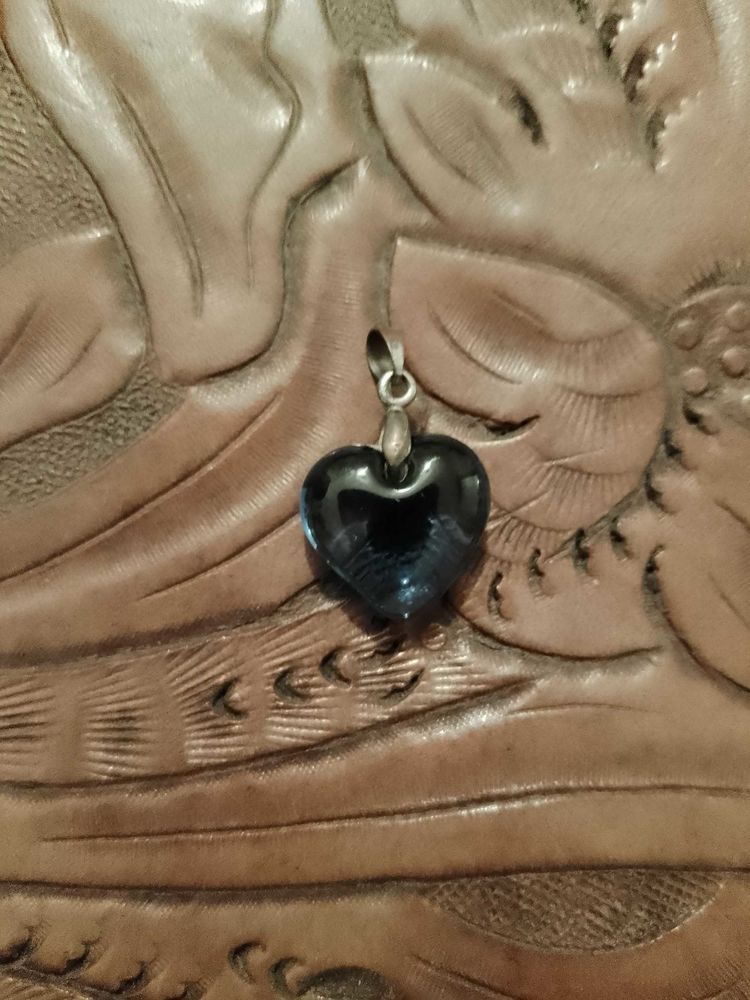 pendentif coeur en verre bleu sur m�tal argent� vintage ann�es 90. 6 Carqueiranne (83)