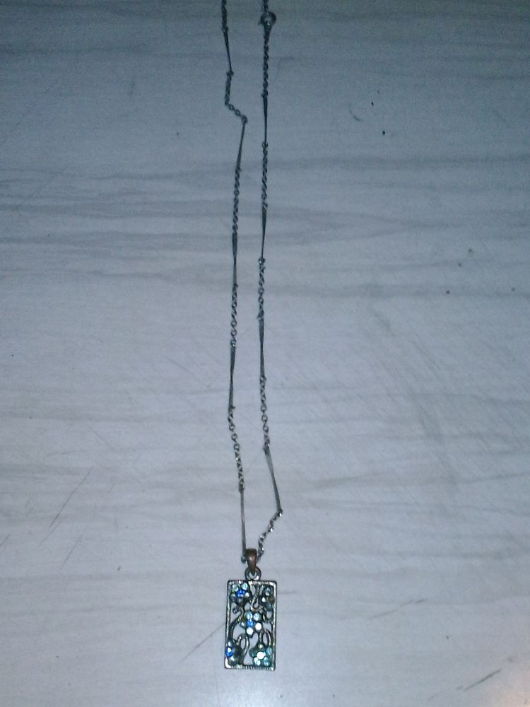 Pendentif et collier argent et saphir bleu 50 Toulon (83)
