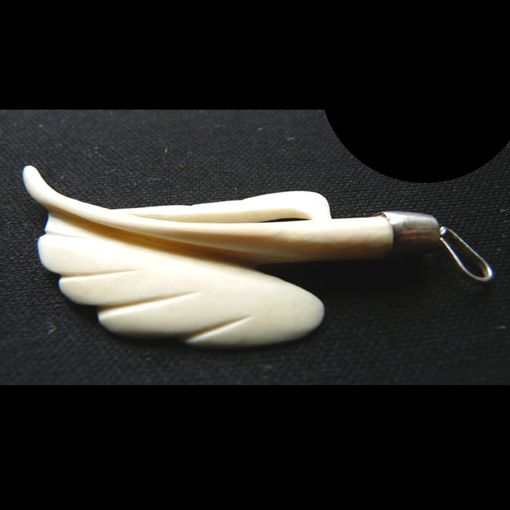 Pendentif couleur Ivoire en Os ou mati�re Naturelle 2 ailes 24 Gravelines (59)