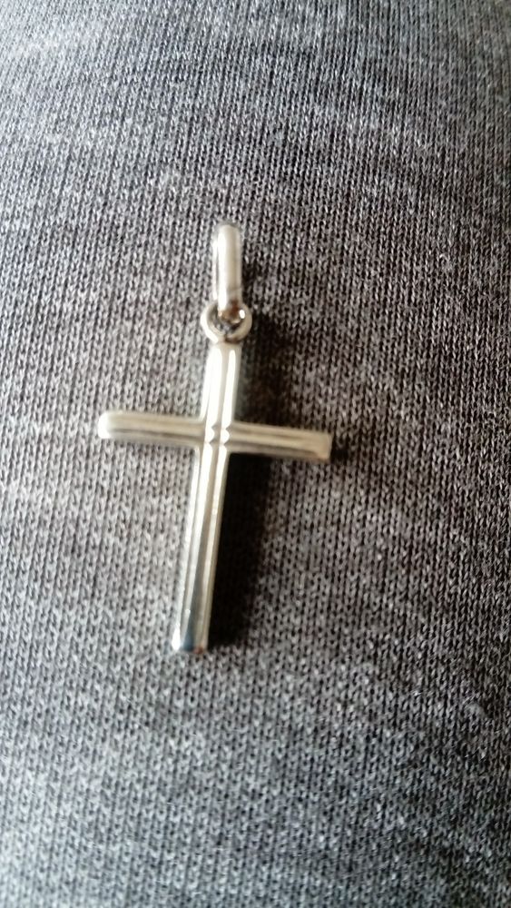 Pendentif croix argent 15 Toulouse (31)
