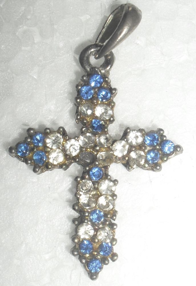 Pendentif Croix avec brillants. 15 Montreuil (93)