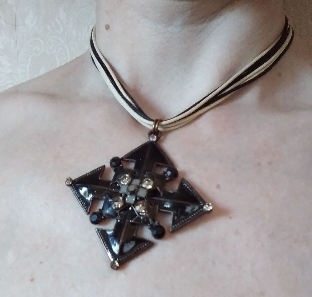 Pendentif croix occitane 10 Granges (71)