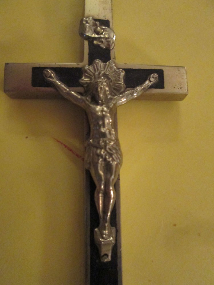Pendentif crucifix bois et métal argenté 10 Herblay (95)