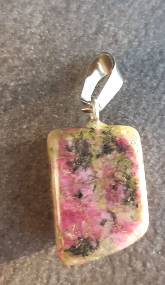 pendentif cube pierre rubis zoisite 4 La Seyne-sur-Mer (83)