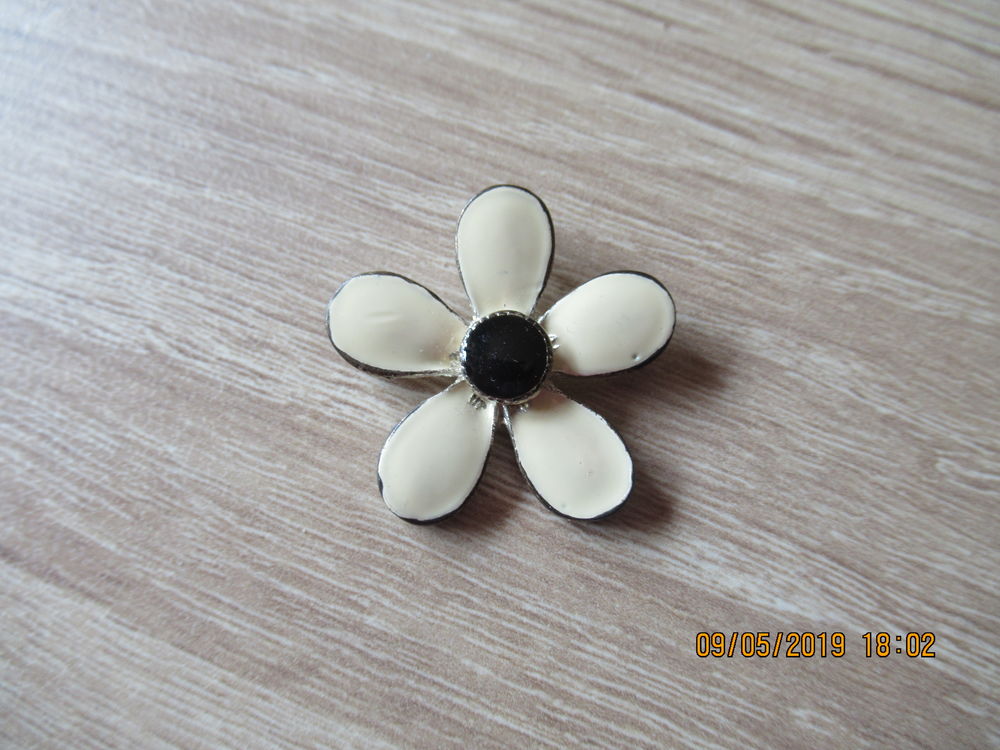 Pendentif Fleur 0 Aubi�re (63)
