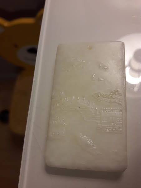 Pendentif en jade blanc 80 Saint-Mand� (94)