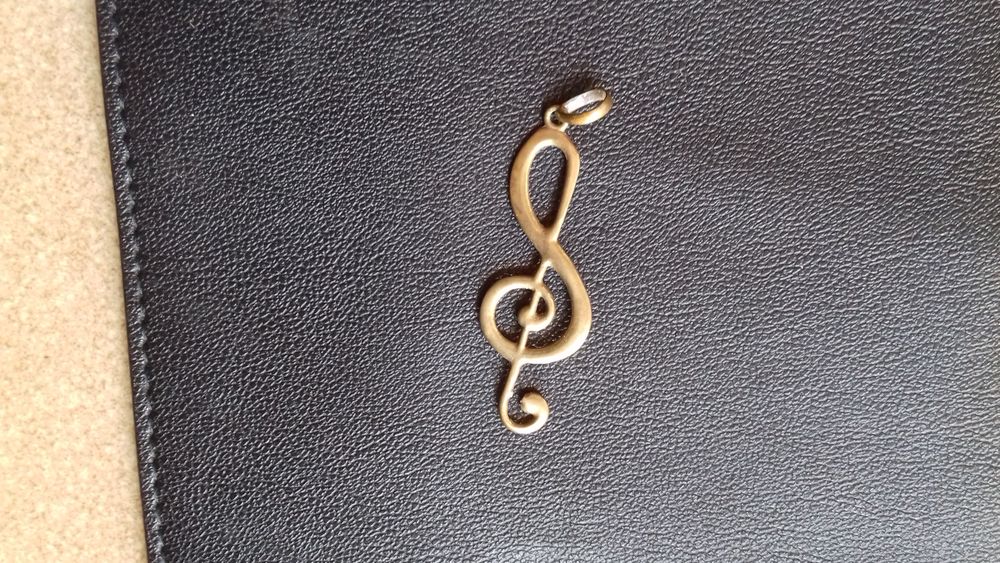  PENDENTIF en LAITON  CLEF de SOL 8 Boucau (64)