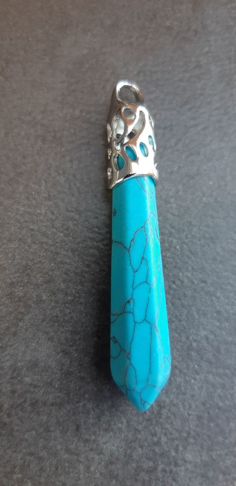 pendentif NEUF en pointe, pierre couleur turquoise 5 La Seyne-sur-Mer (83)