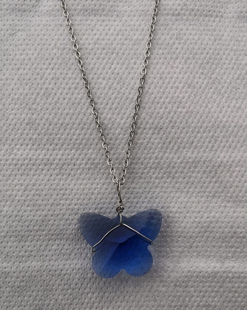 Pendentif PAPILLON BLEU EN CRISTAL DE VERRE sur chaine acier 9 La Seyne-sur-Mer (83)