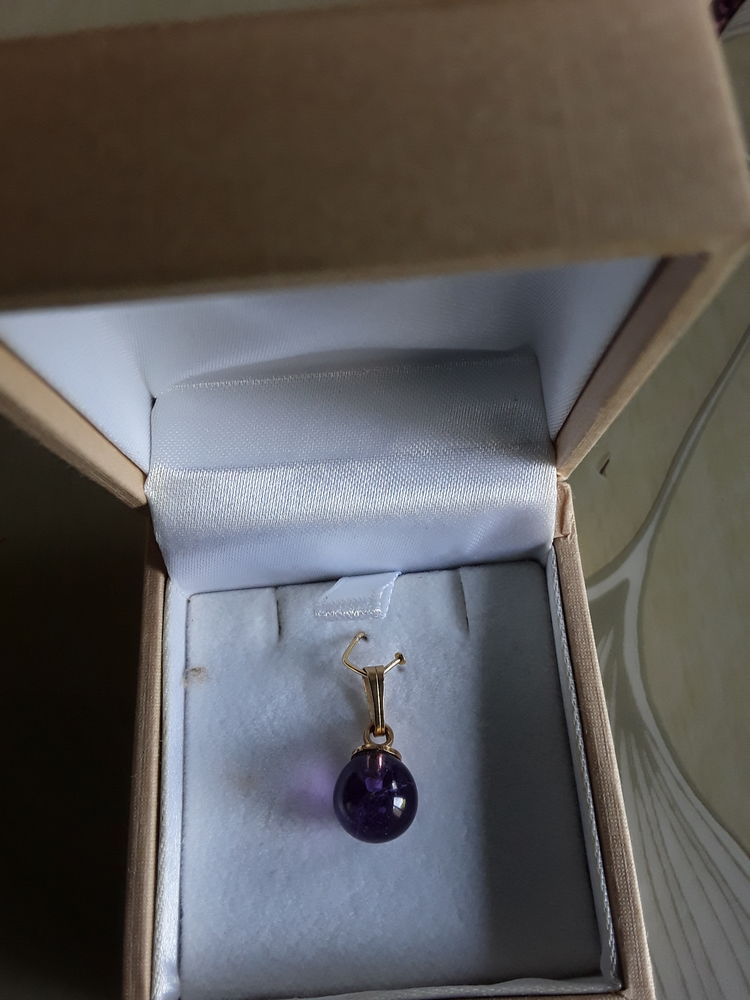 Pendentif perle violette 15 Faches-Thumesnil (59)