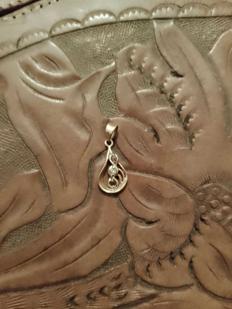 pendentif en plaqu� or et Pierres color�es vintage ann�es 90. 15 Carqueiranne (83)