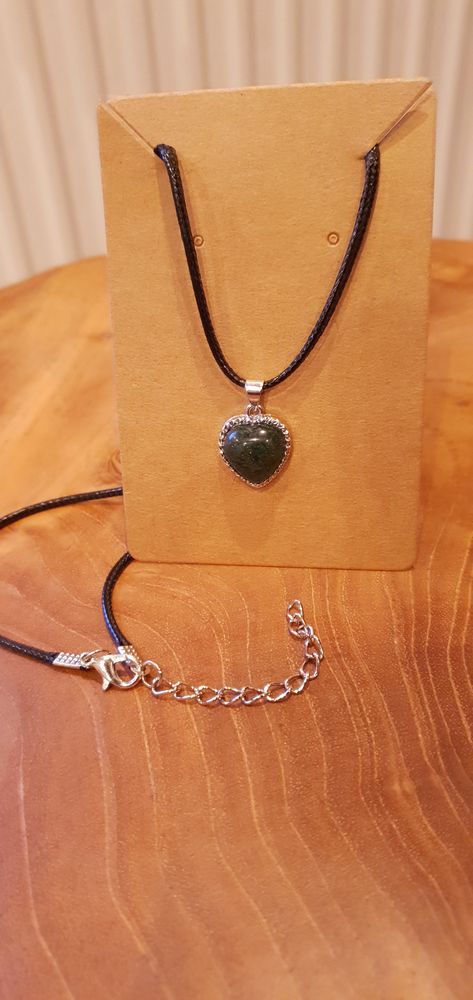 Pendentif en quartz fraise verte 12 Wattrelos (59)