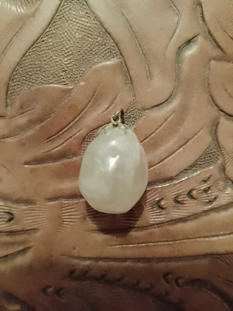 pendentif en Quartz rose clair sur m�tal dor� vintage ann�es 90. 10 Carqueiranne (83)