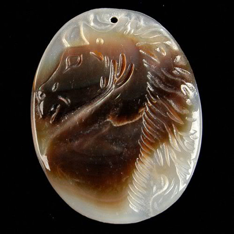 PENDENTIF T�TE de CHEVAL GRAV� sur NACRE 18 Nice (06)
