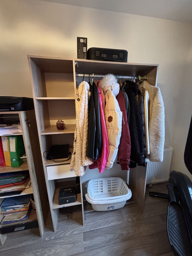 penderie, avec un tiroir, 0 Villers-Cotter�ts (02)