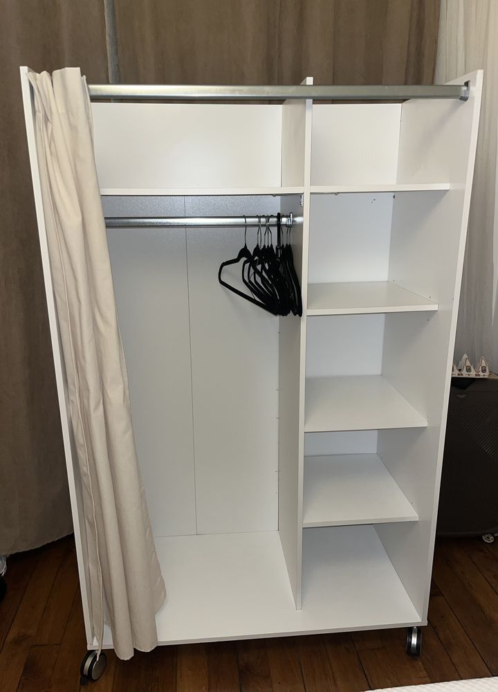 Penderie blanche � roulettes 40 Paris 13 (75)