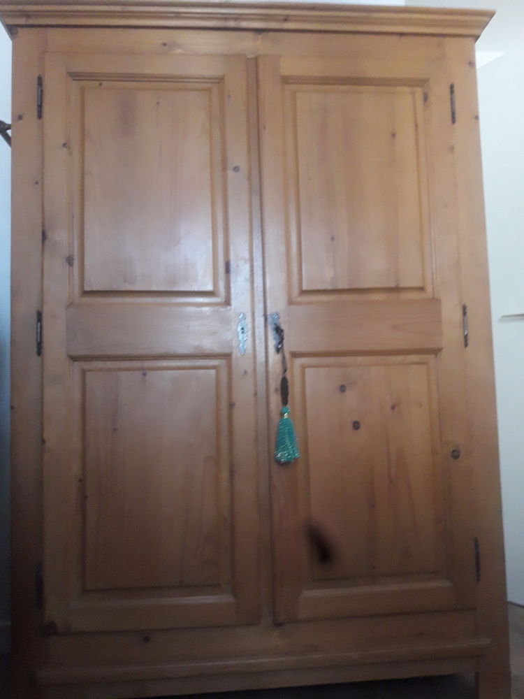 Penderie pin massif 400 Aix-les-Bains (73)