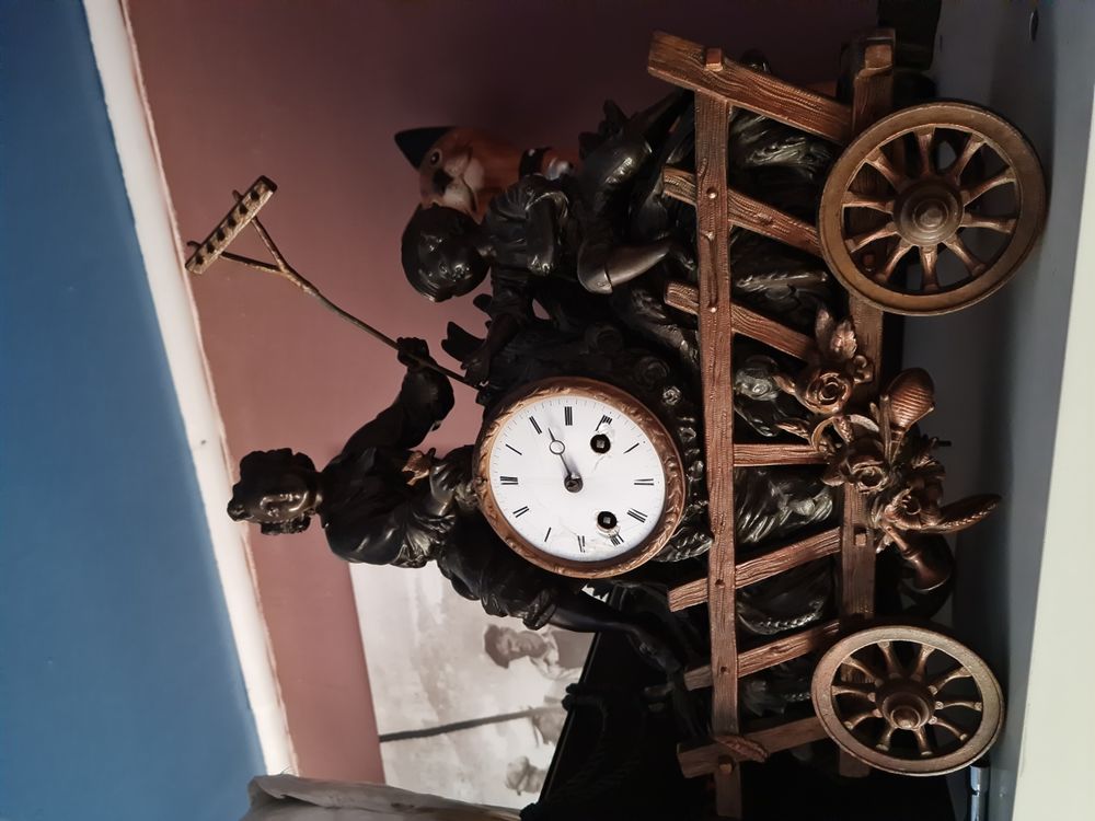 Pendule ancienne je pense qu'il faut la r�parer 50 Le Montat (46)