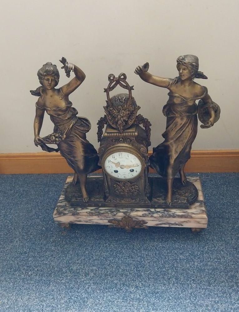 Pendule en bronze 
90 Jouars-Pontchartrain (78)