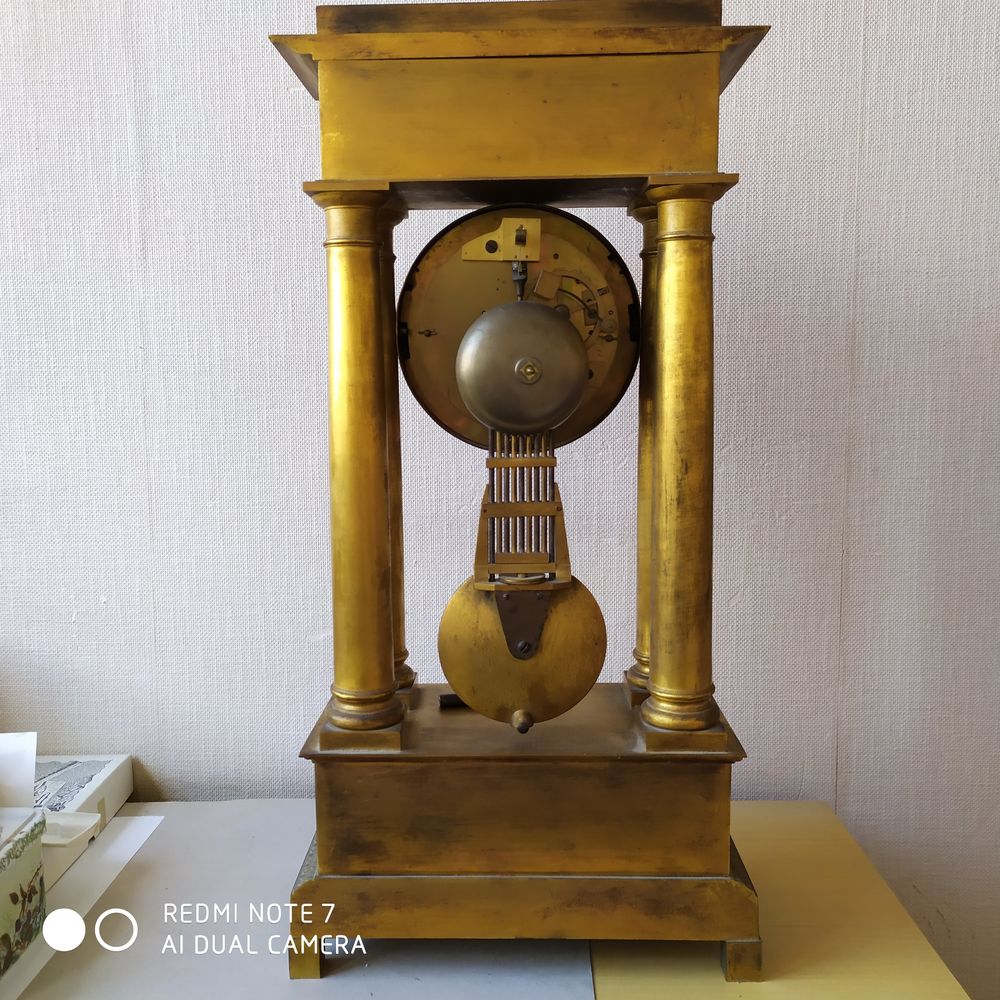 Pendule Empire en bronze dor�e or, mouvement de Paris 1300 Paris 13 (75)