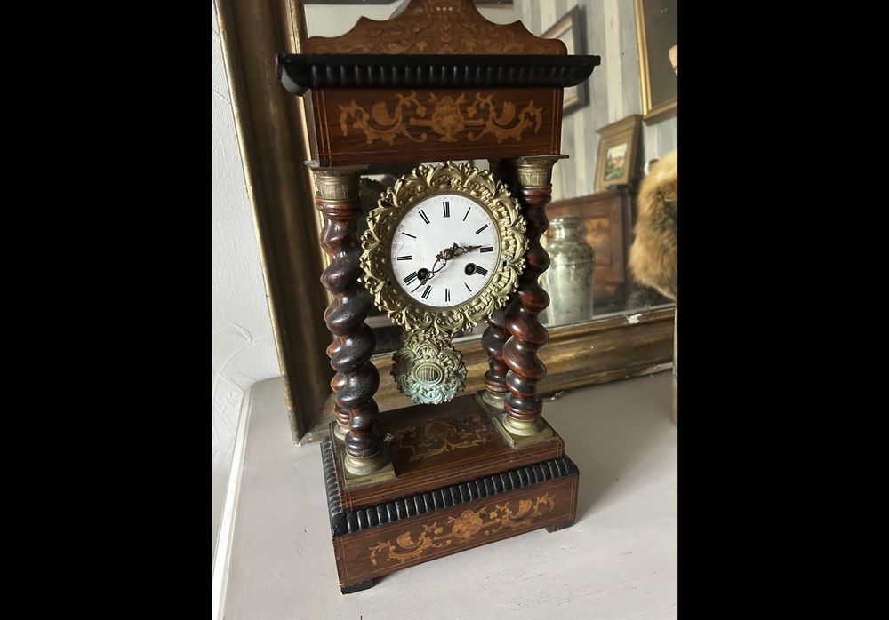 pendule LOUIS X COL�NES TORSAD�ES 220 Languenan (22)