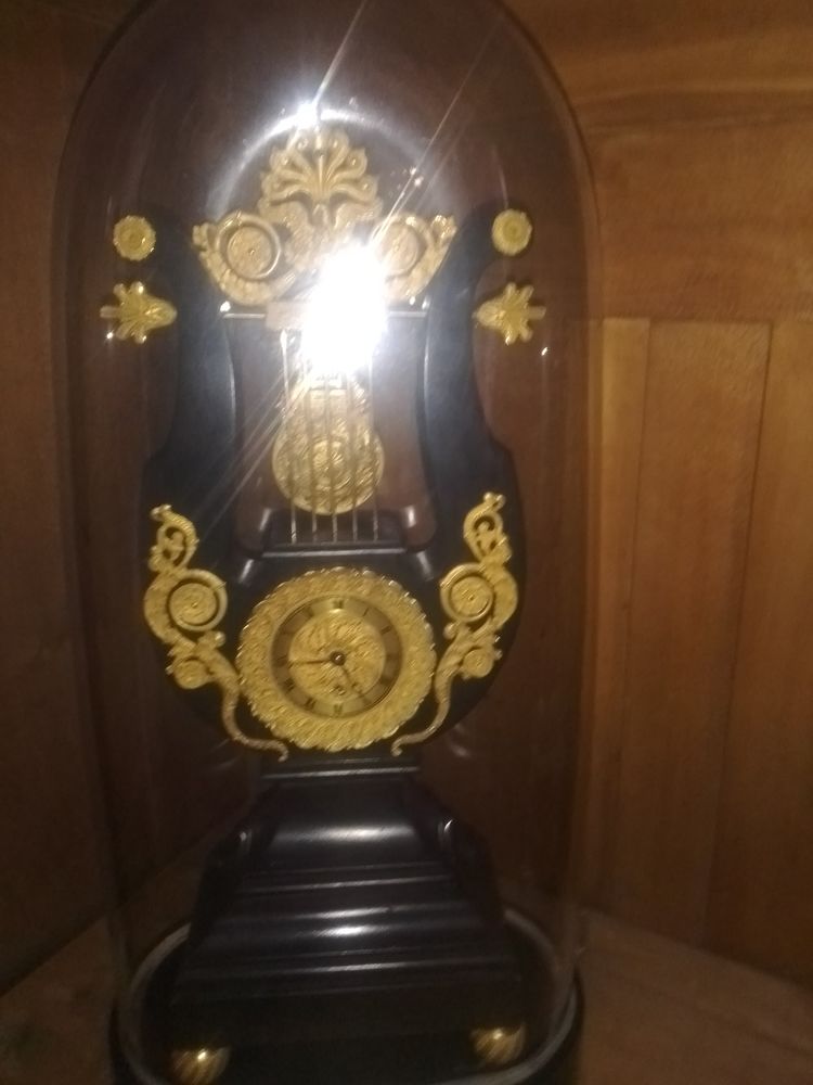 Pendule lyre sous globe empire 900 Belley (01)