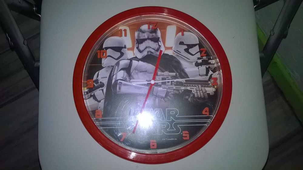 PENDULE MURALE STAR WARS DISNEY
Excellent etat
10 Talange (57)