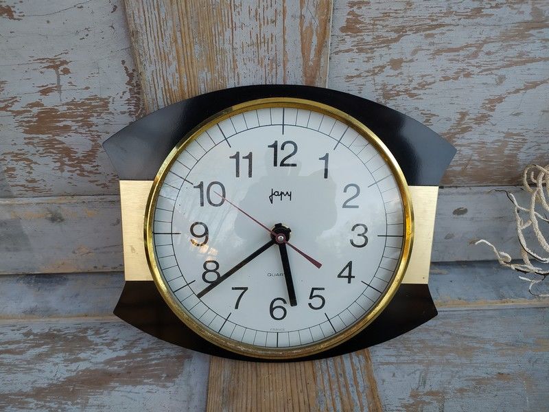 Pendule Murale Vintage Japy Formica Noir et Laiton
38 Loches (37)