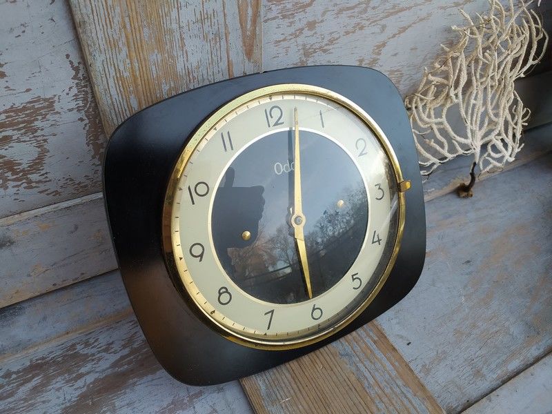 Pendule Murale Vintage ODO Formica Noir et Laiton
50 Loches (37)