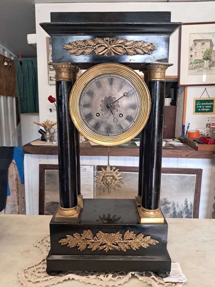 Pendule Napol�on III ancienne, en acajou noirci 160 Ch�teau-l'�v�que (24)