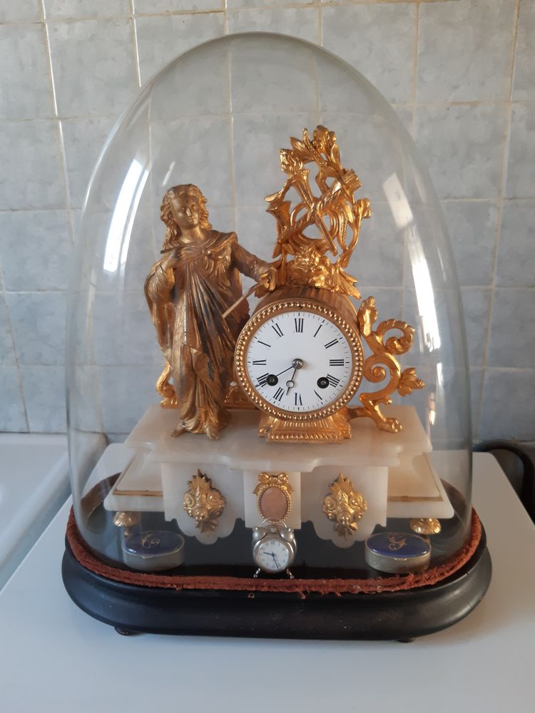 Pendule sous globe 100 La Ville-du-Bois (91)