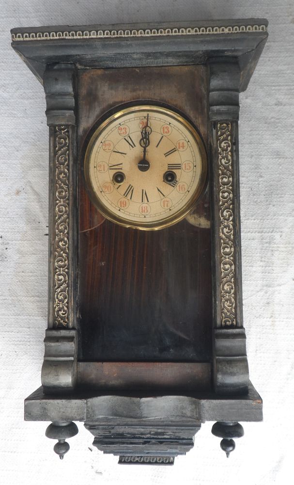 Pendulette m�canique ancienne � pendre JUNGHANS du XIX�me
30 Castries (34)