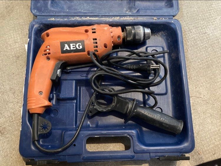 Perceuse � percussion avec coffret AEG SBE 600R 55 Niort (79)