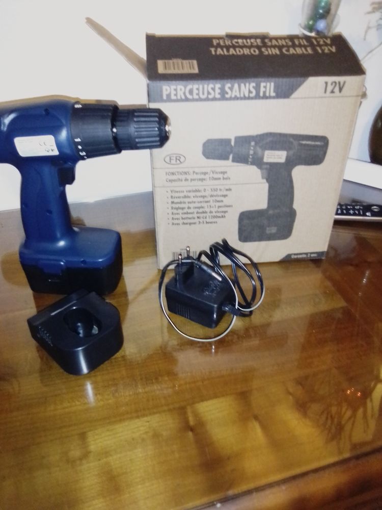 perceuse sans fil . 15 Saint-Jean-de-Liversay (17)