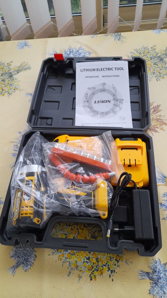 Perceuse viseuse,  command�e deux fois  par erreur  . 30 Saint-Vallier (71)