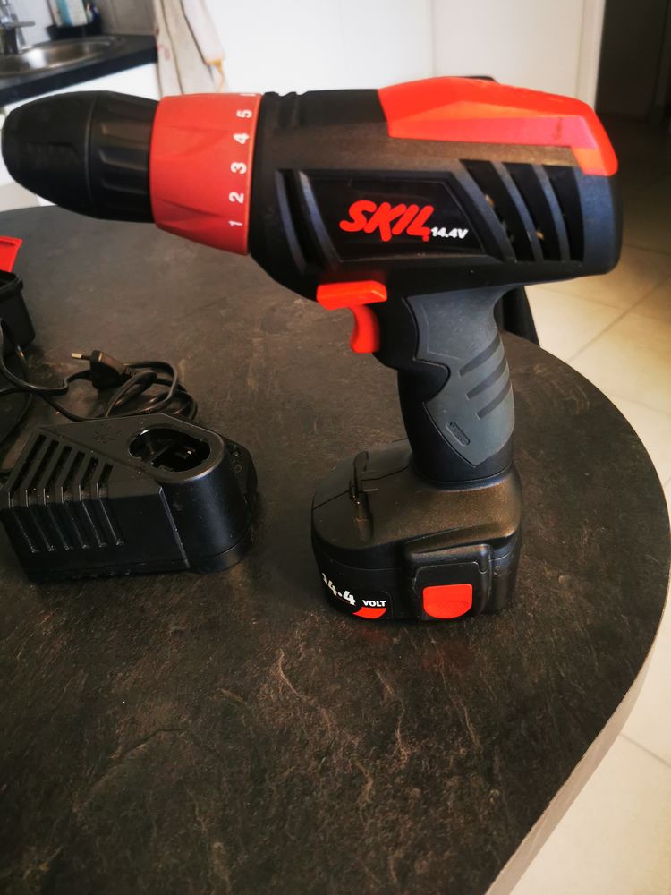 Perceuse visseuse d�visseuse 
SKIL 14V 25 Roques (31)