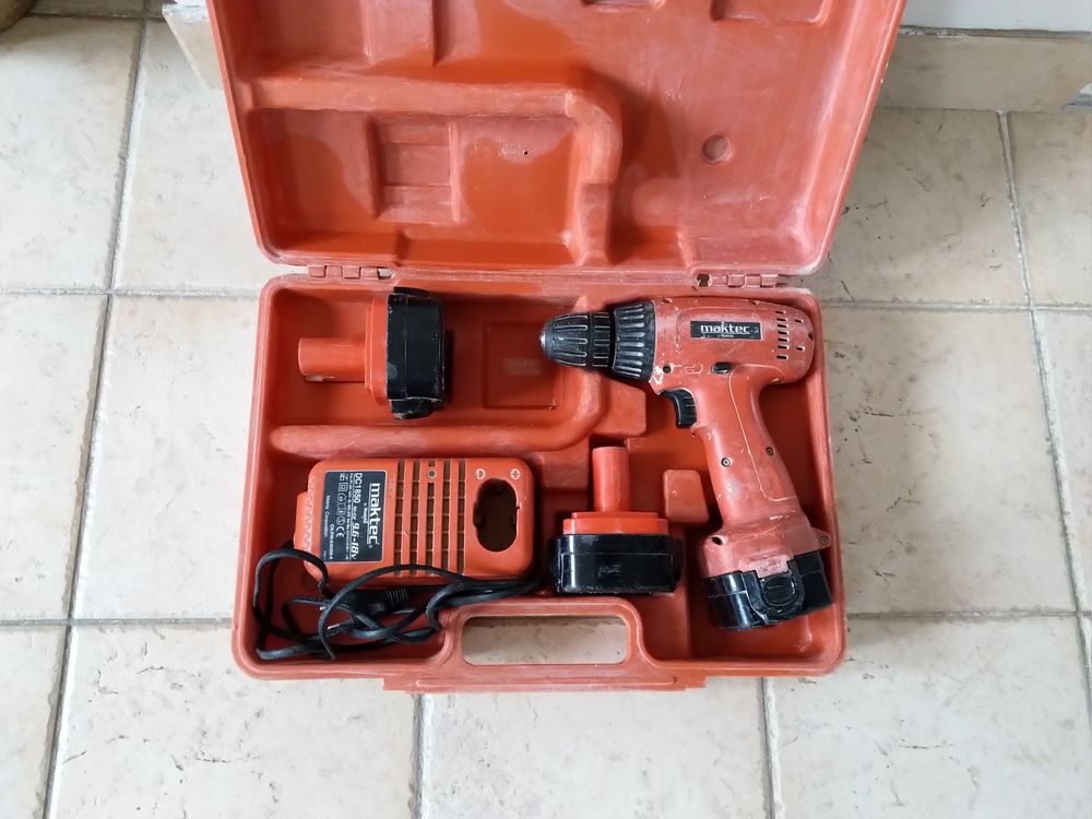 Perceuse visseuse sans fil Maktec by Makita
130 Melun (77)