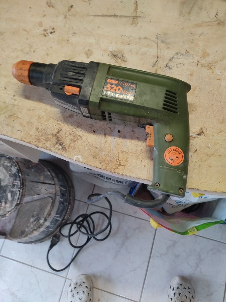 perceuse 15 La M�le (83)