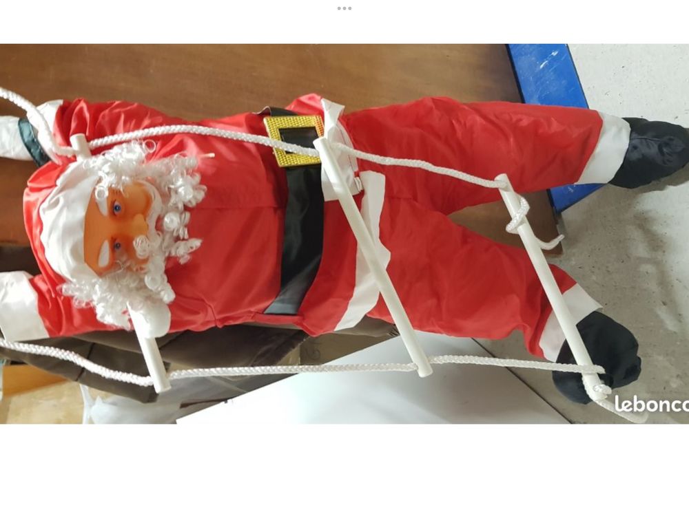 P�re No�l avec son �chelle/ Habit de p�re No�l 10 Beauvais (60)