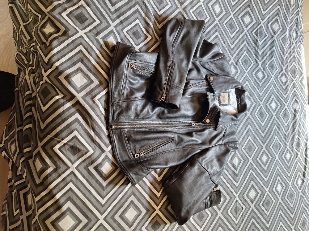 Perfecto,noir,pour femme,taille L, v�ritable cuir, tout neuf 500 Toulouse (31)