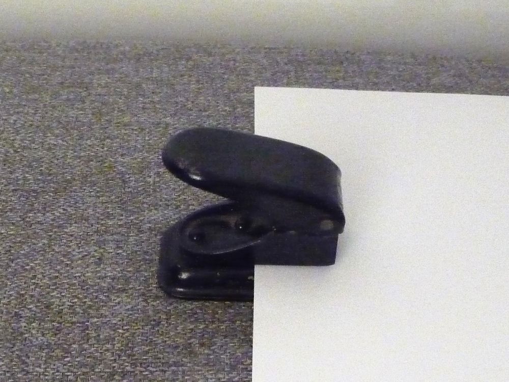 Perforatrice � Papier 1 Trou en M�tal Noir Vintage 5 Paris 15 (75)