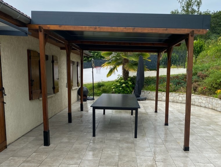 PERGOLA BOIS AVEC TOITURE BIOCLIMATIQUE 9000 Vourey (38)