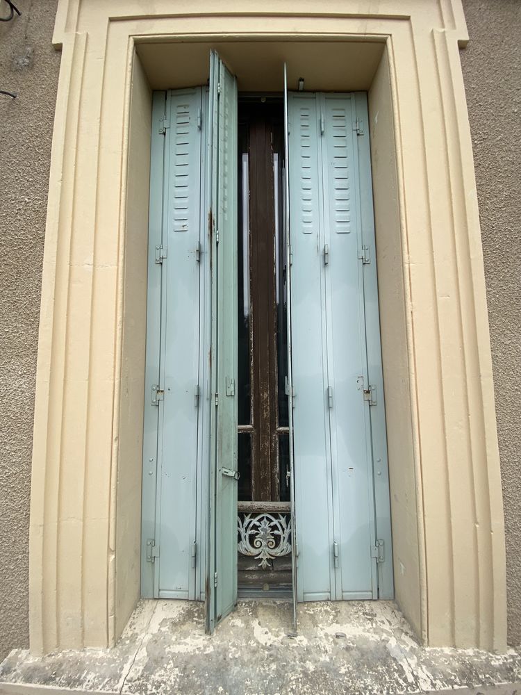 Persiennes m�talliques anti intrusion (grandes) 80 Digne-les-Bains (04)