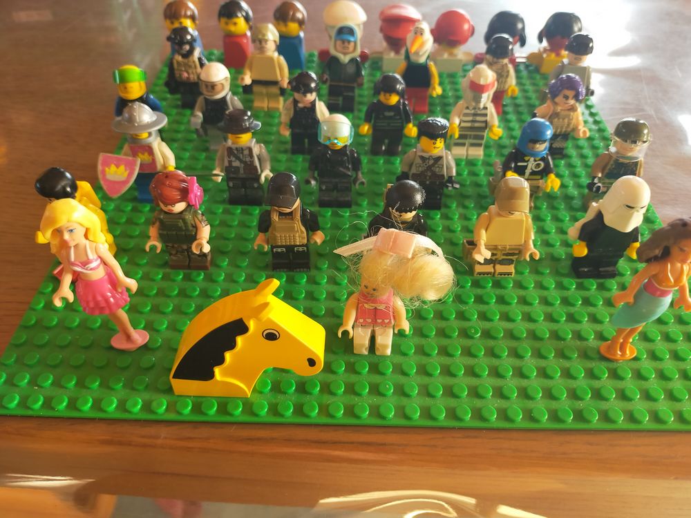 des personnages LEGO par lots de dix 10 Mirecourt (88)