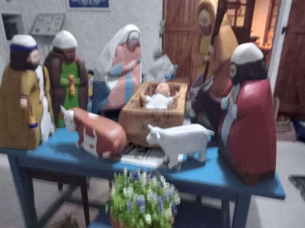 personnages de la NATIVITE  sculptures en bois massif 150 Bertric-Bur�e (24)