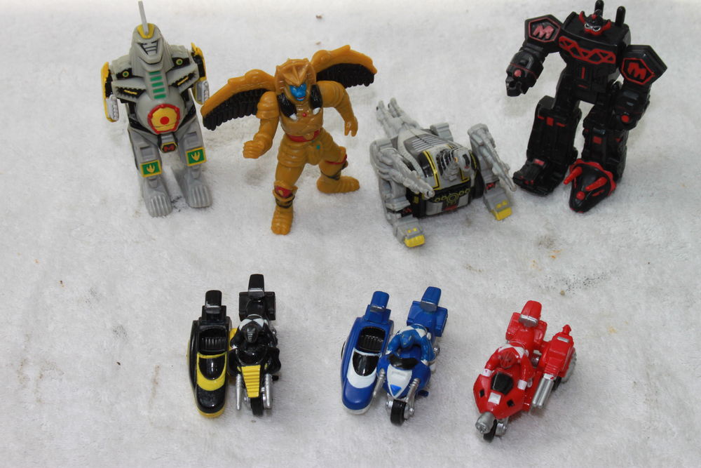 Lot de personnages 3 Montigny-Lencoup (77)