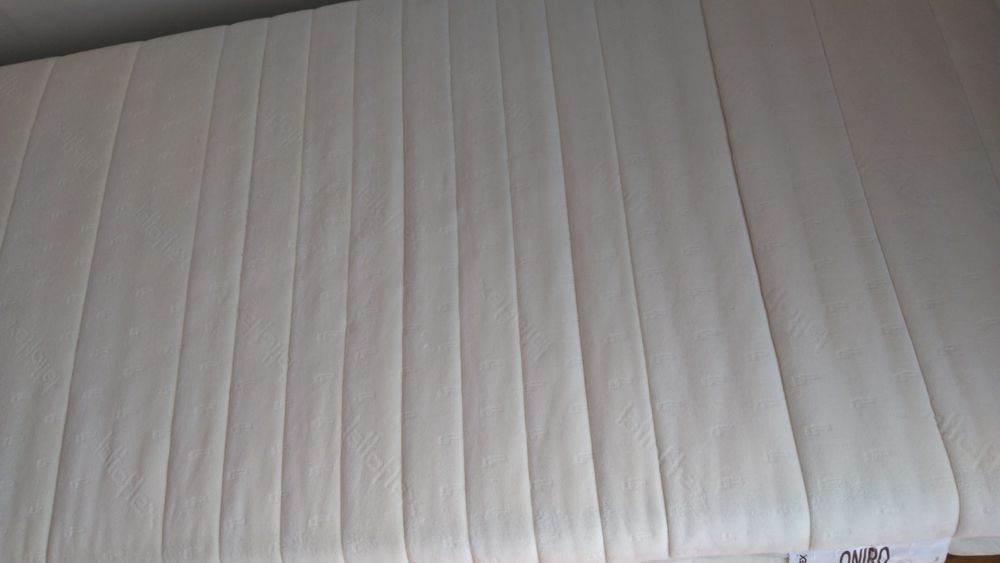 Lit 1 personne avec sommier et matelas + montants de lit. 140 Saint-Cyr-l'�cole (78)